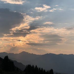 Meet your Posher, Corinthia